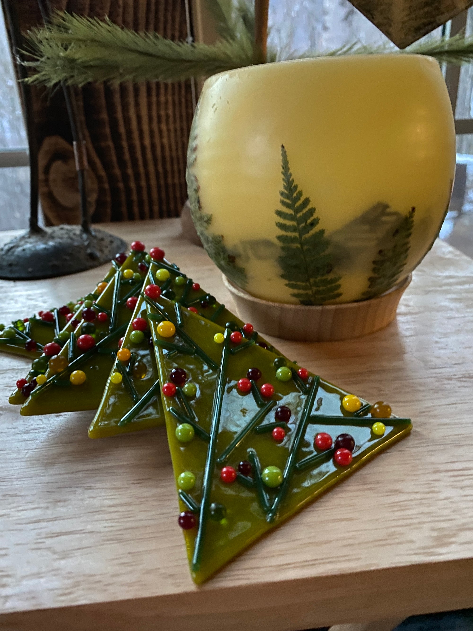 Branches & Berries Christmas Tree - Oatka Glass Studio